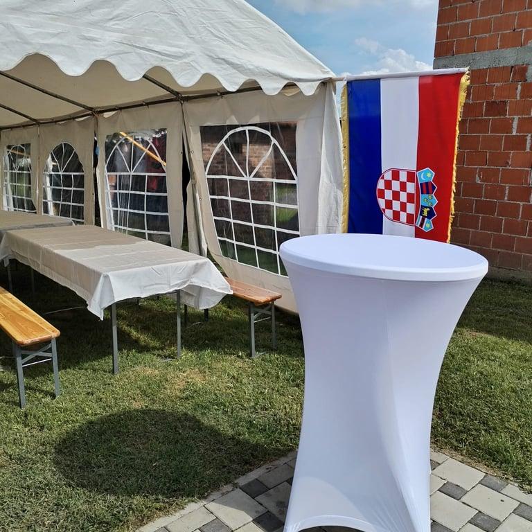 Postavljen šator za događanje